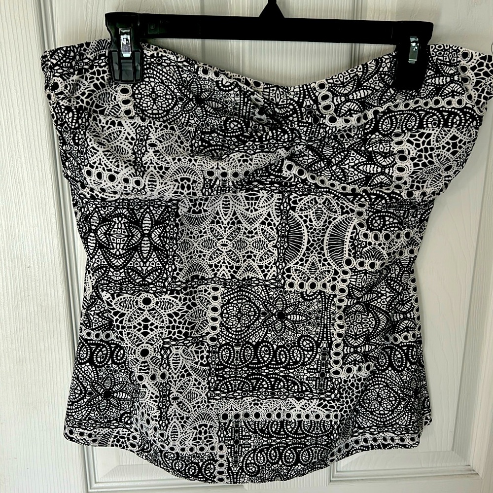 Black & White Strapless Lace-Print Women's Top